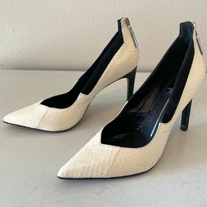 NIB Dolce Vita Snake Skin Leather Pump